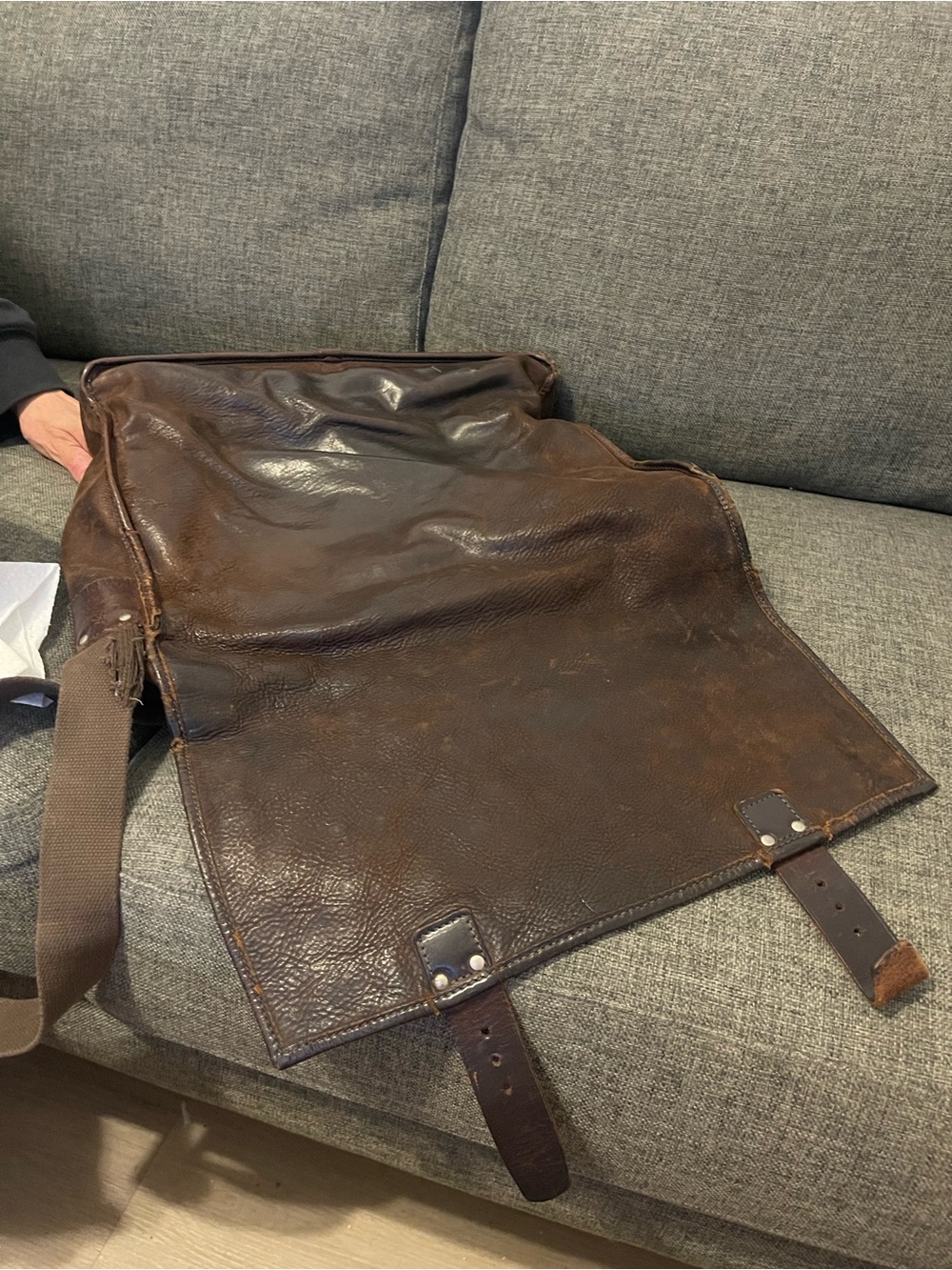 Men's Brown Leather Laptop Messenger Bag with Adjustable Shoulder Strap